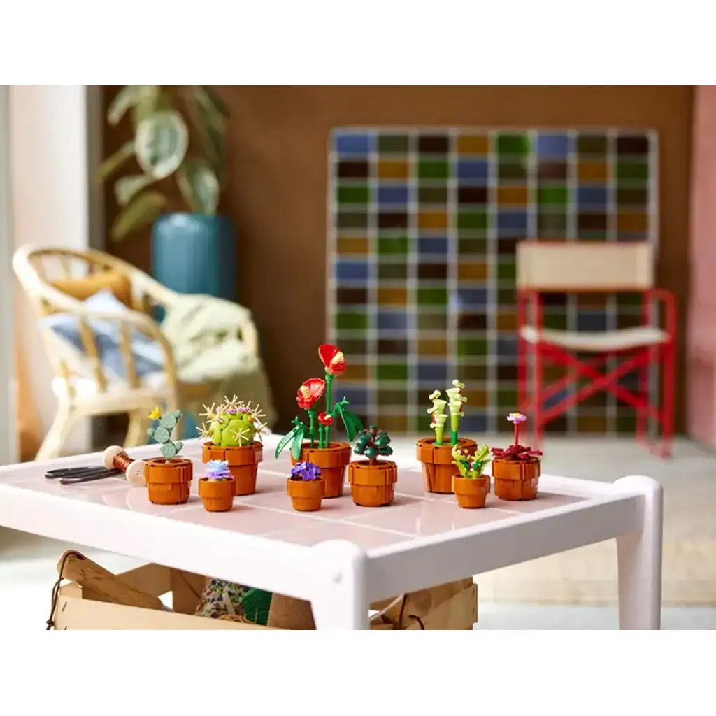 imagen de Lego® Icons: Pequeñas plantas en macetas (10329) 6