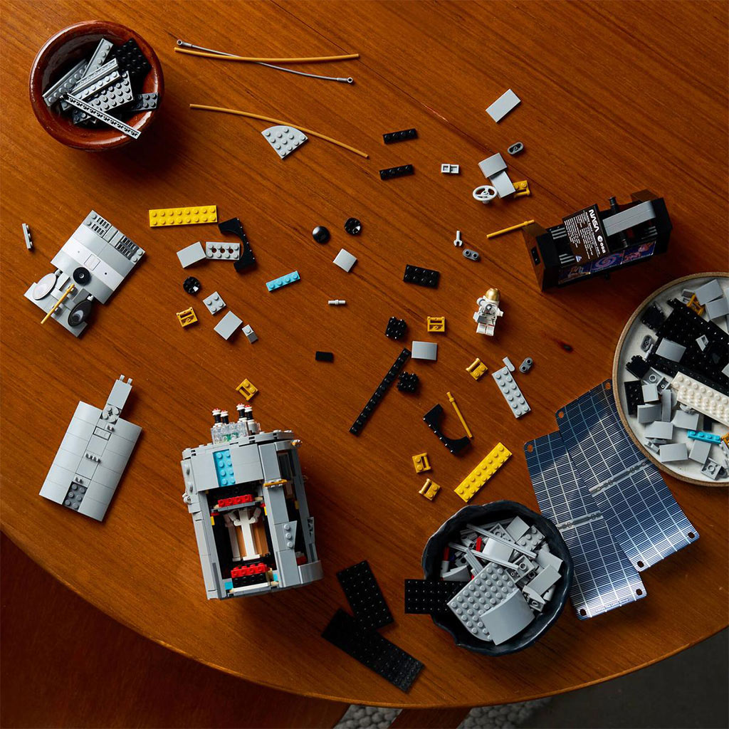 imagen de LEGO® Icons: Telescopio Hubble (11383) 15