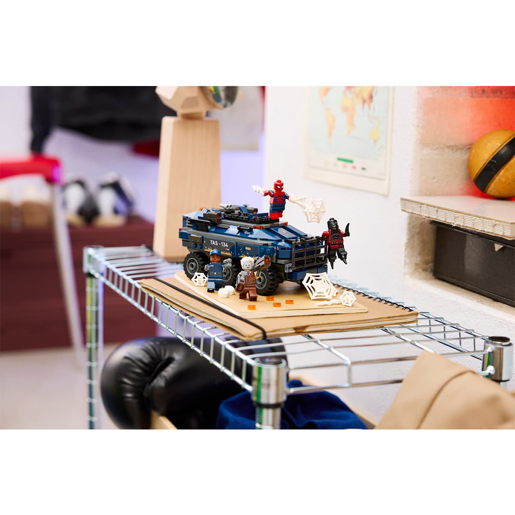 imagen de LEGO® Marvel: Spider-Man: la persecución del transportador (76349) 8