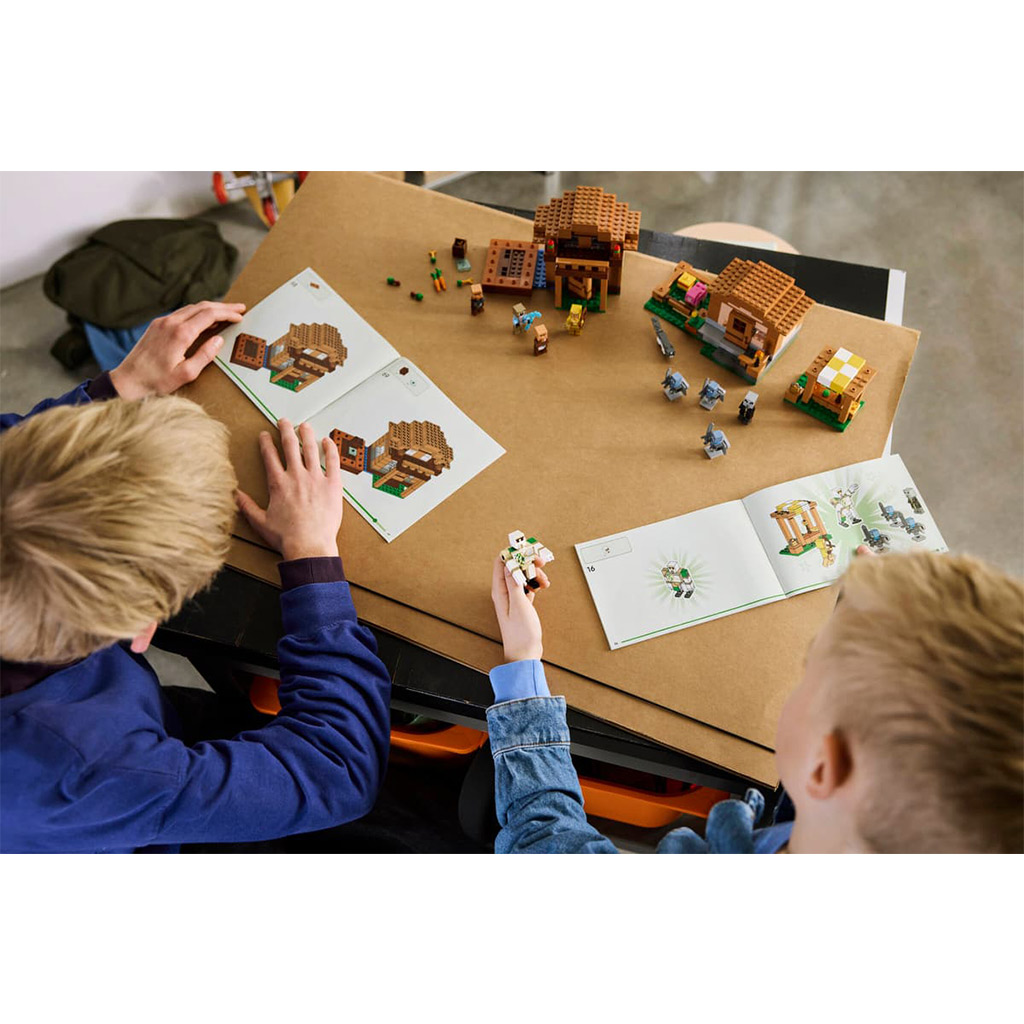 imagen de LEGO® Minecraft: Ataque del Invocador en la Aldea (21596) 11