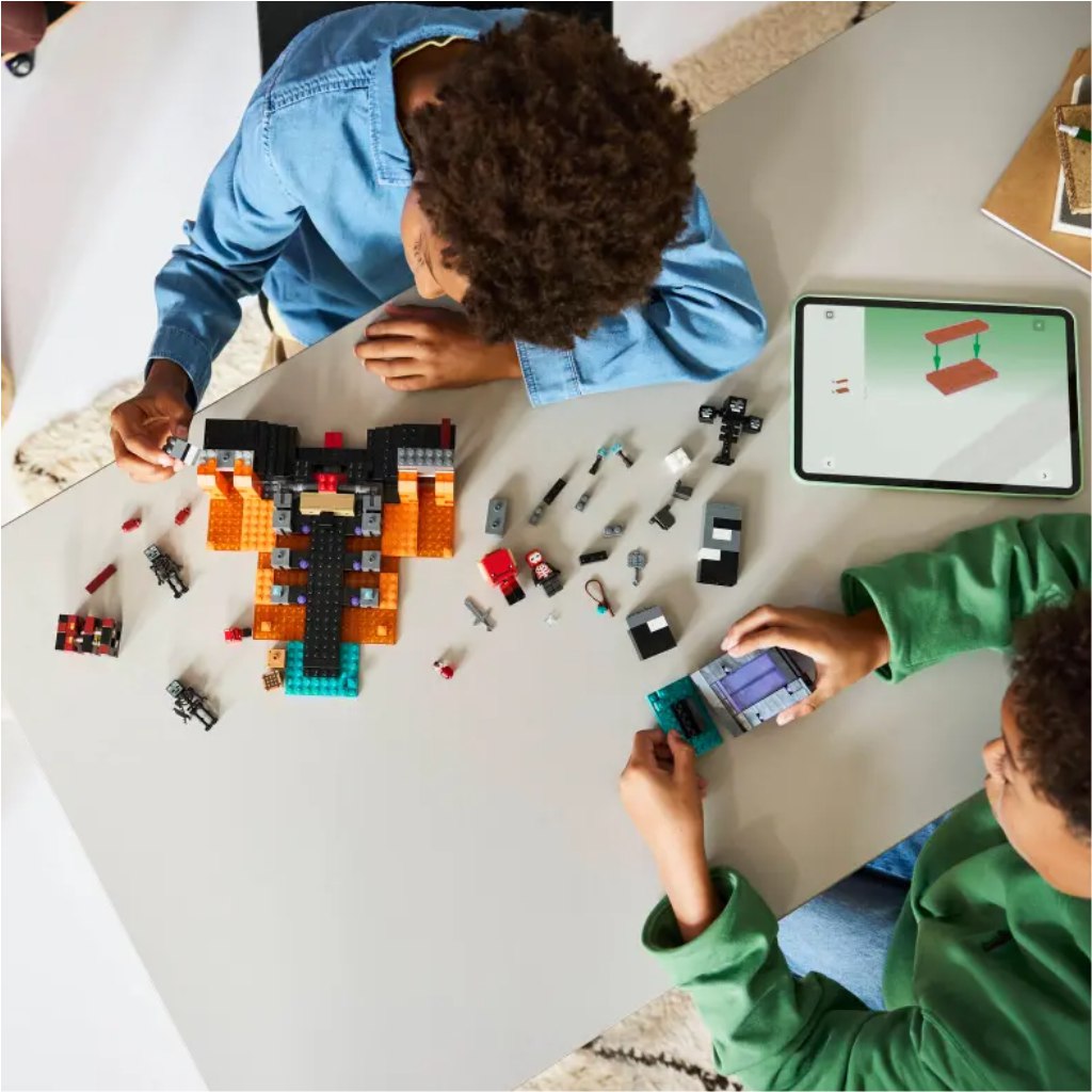 imagen de LEGO® Minecraft: Batalla con los Descomponedores (21590) 5