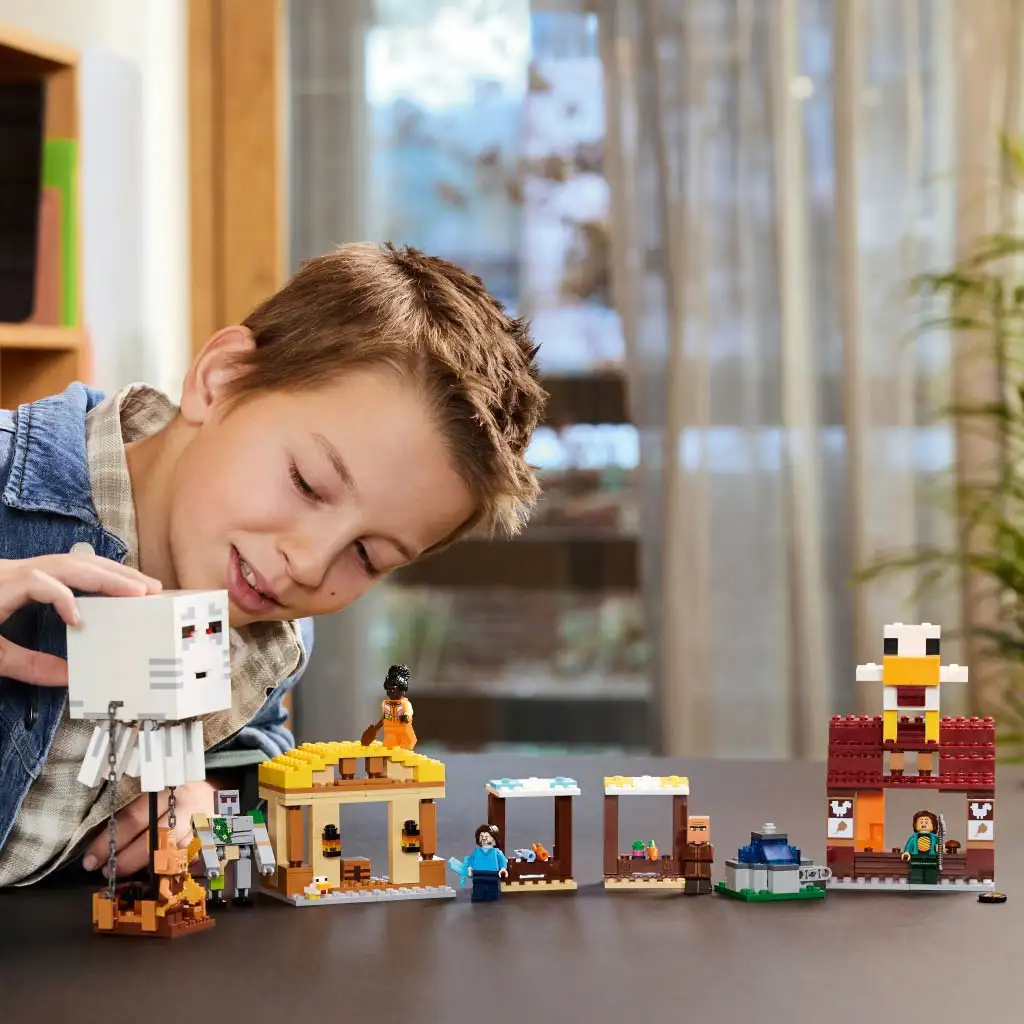 imagen de LEGO® Minecraft: El barco fantasma y el ataque a la aldea (21273) 4