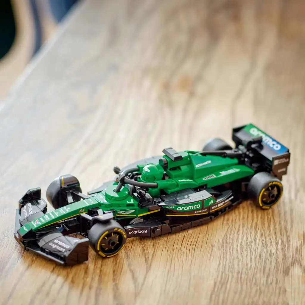 imagen de LEGO® Speed Champions: Aston Martin Aramco F1® AMR24 coche de carreras (77245) 5