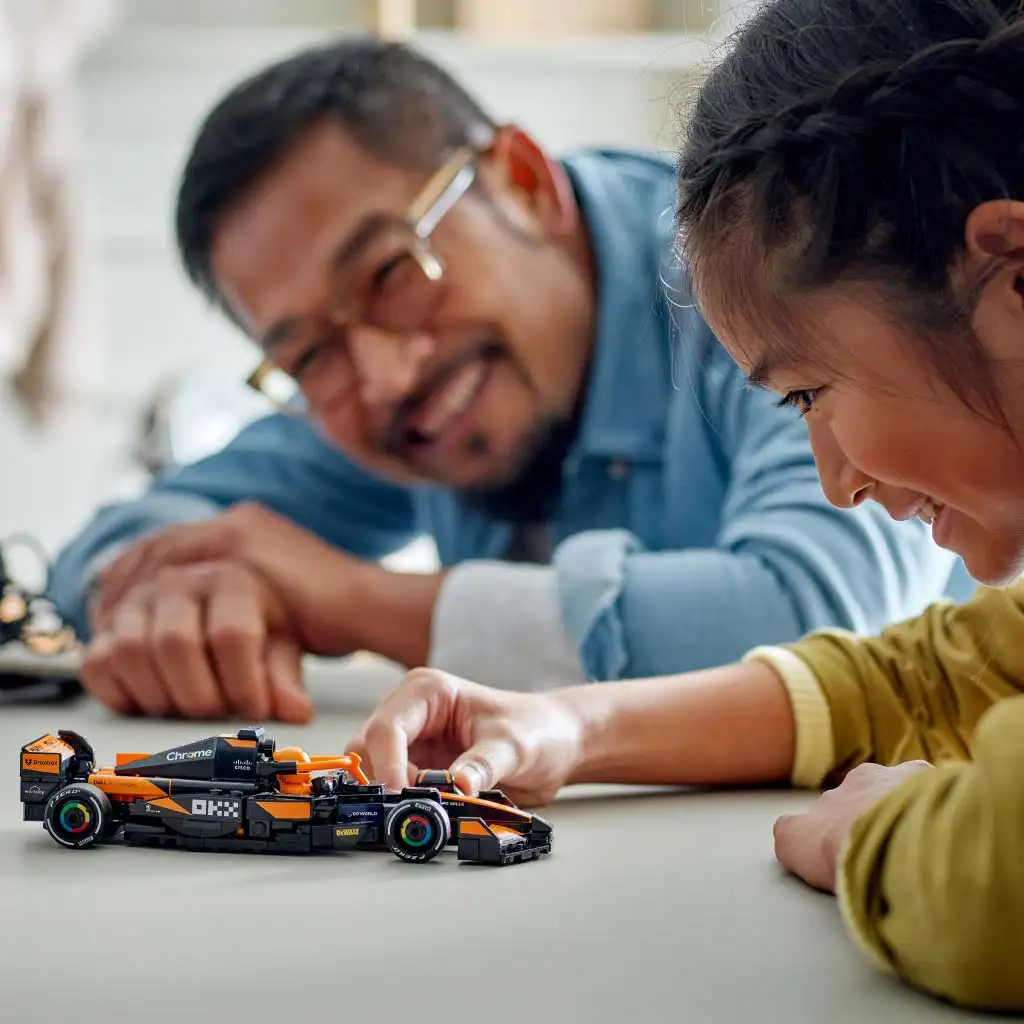 imagen de LEGO® Speed Champions: McLaren F1® Team MCL38 coche de carreras (77251) 4