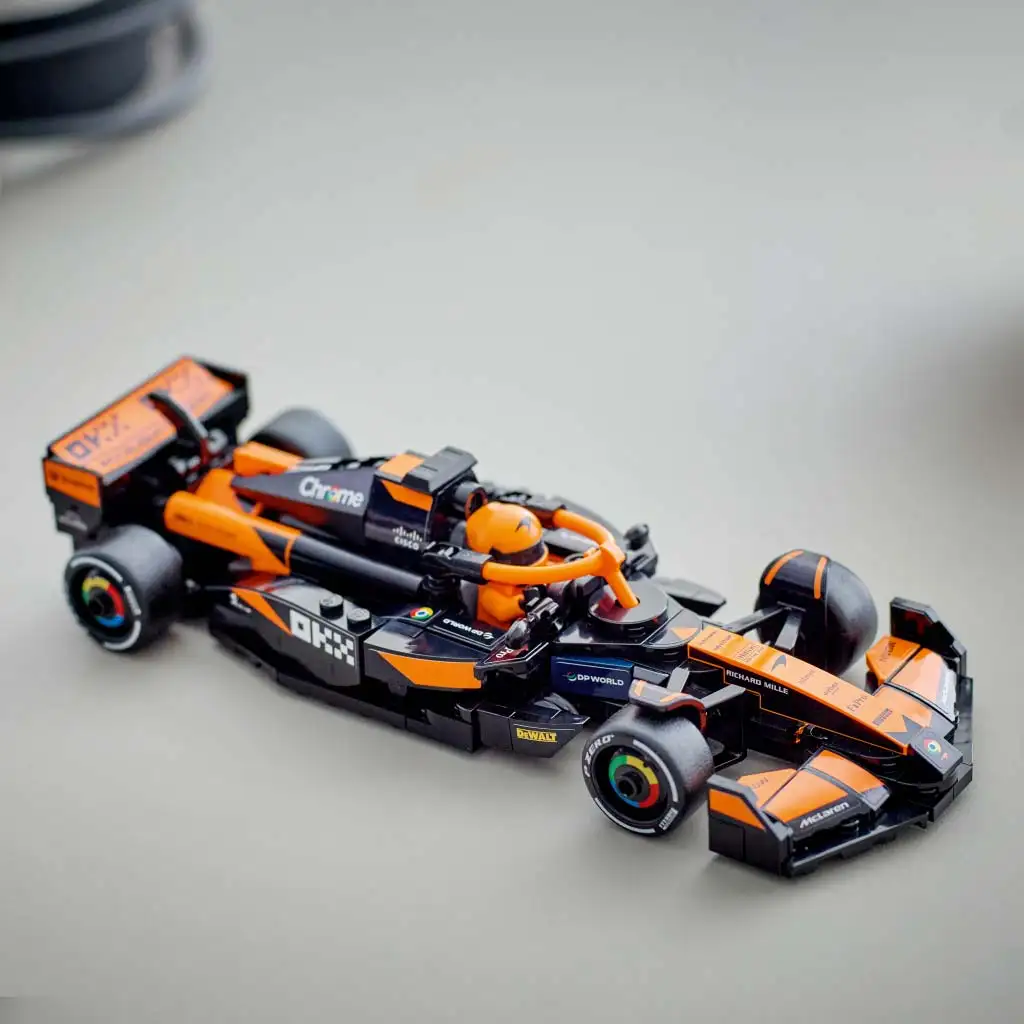 imagen de LEGO® Speed Champions: McLaren F1® Team MCL38 coche de carreras (77251) 5
