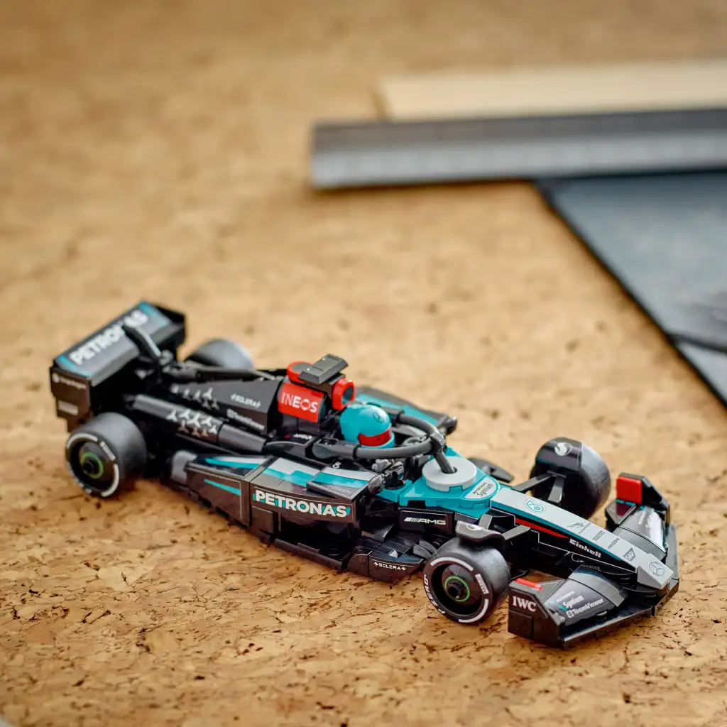imagen de LEGO® Speed Champions: Mercedes-AMG F1® W15 coche de carrera (77244) 4