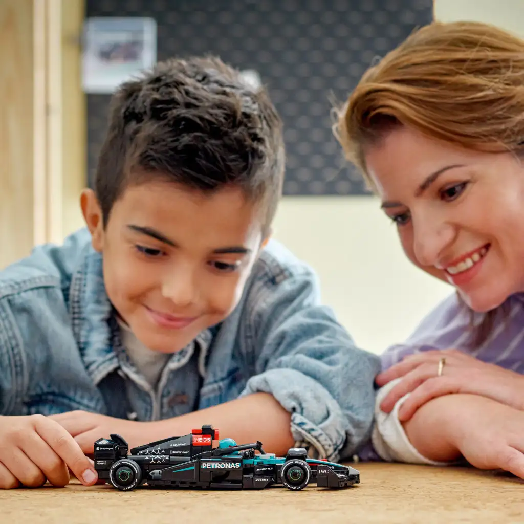 imagen de LEGO® Speed Champions: Mercedes-AMG F1® W15 coche de carrera (77244) 6