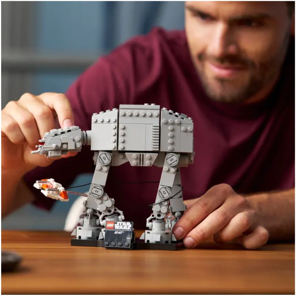 imagen de LEGO® Star Wars™: AT-AT™ (75440) 4