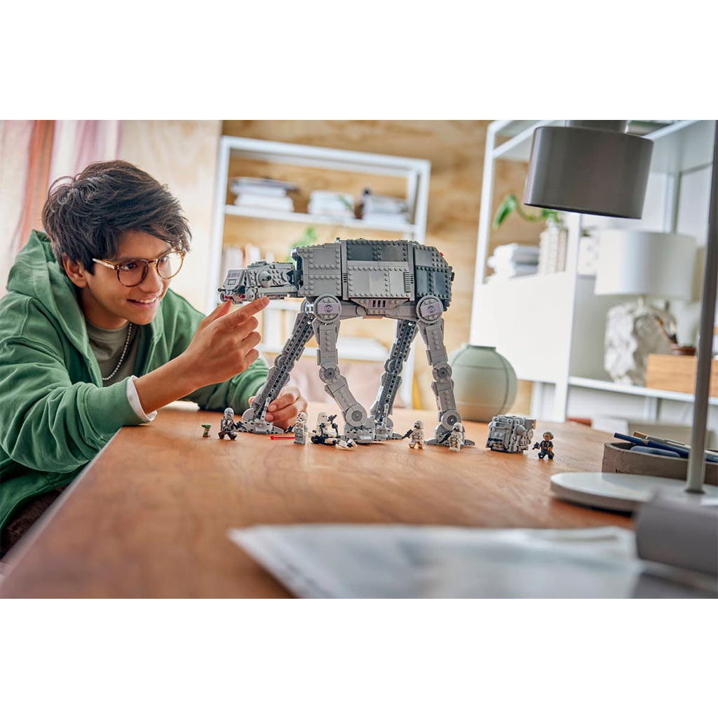 imagen de LEGO® Star Wars™: El AT-AT™ del Imperio Renacido con INT-4 10