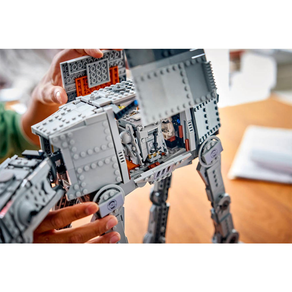 imagen de LEGO® Star Wars™: El AT-AT™ del Imperio Renacido con INT-4 11