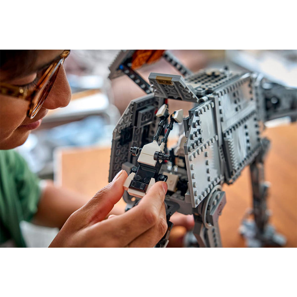 imagen de LEGO® Star Wars™: El AT-AT™ del Imperio Renacido con INT-4 12