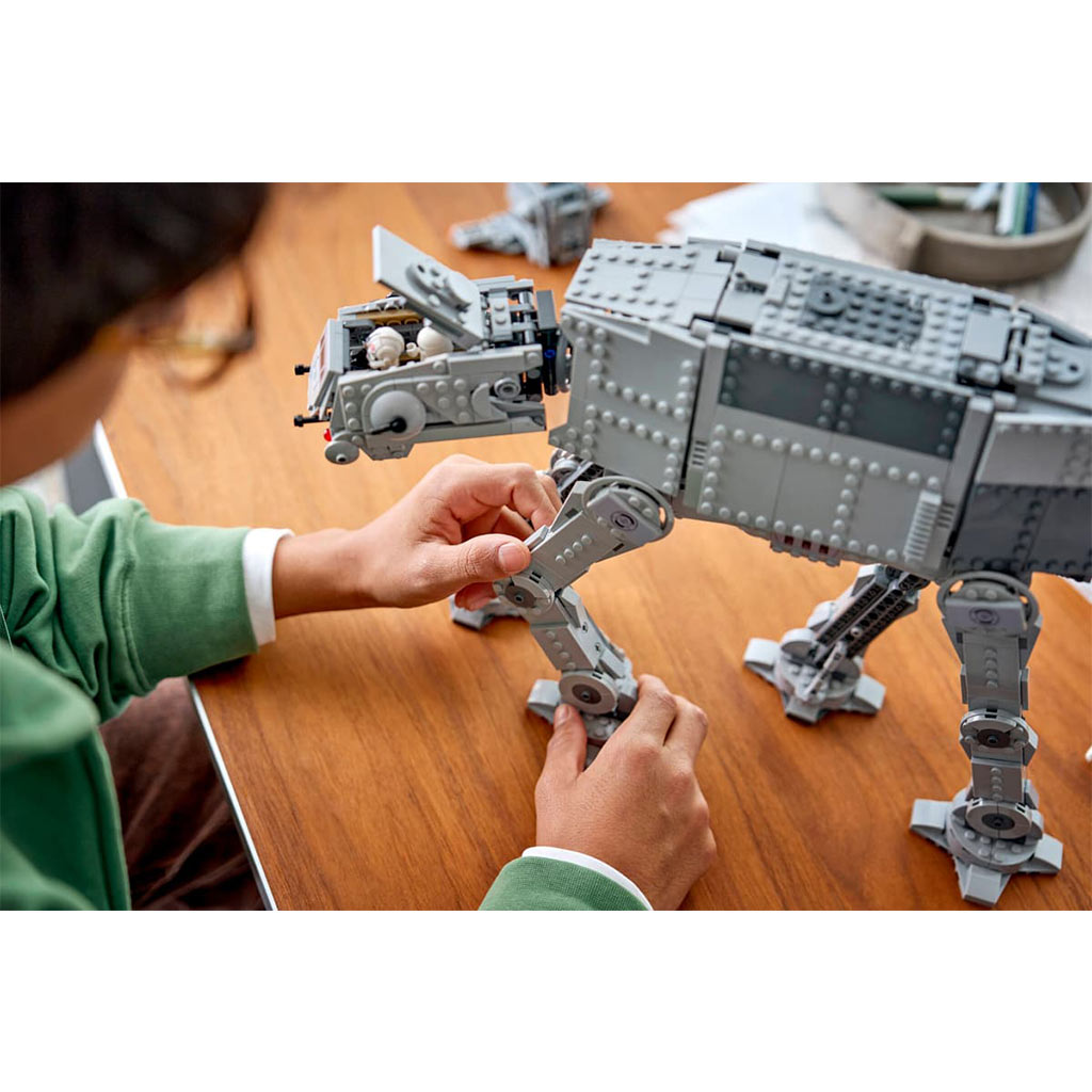 imagen de LEGO® Star Wars™: El AT-AT™ del Imperio Renacido con INT-4 15