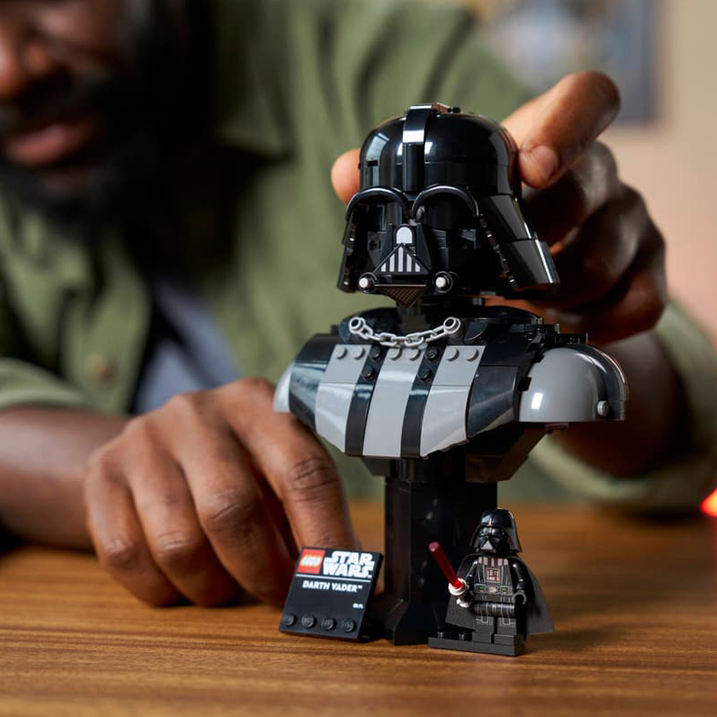imagen de LEGO® Star Wars™: Estatua de Darth Vader™ (75439) 4