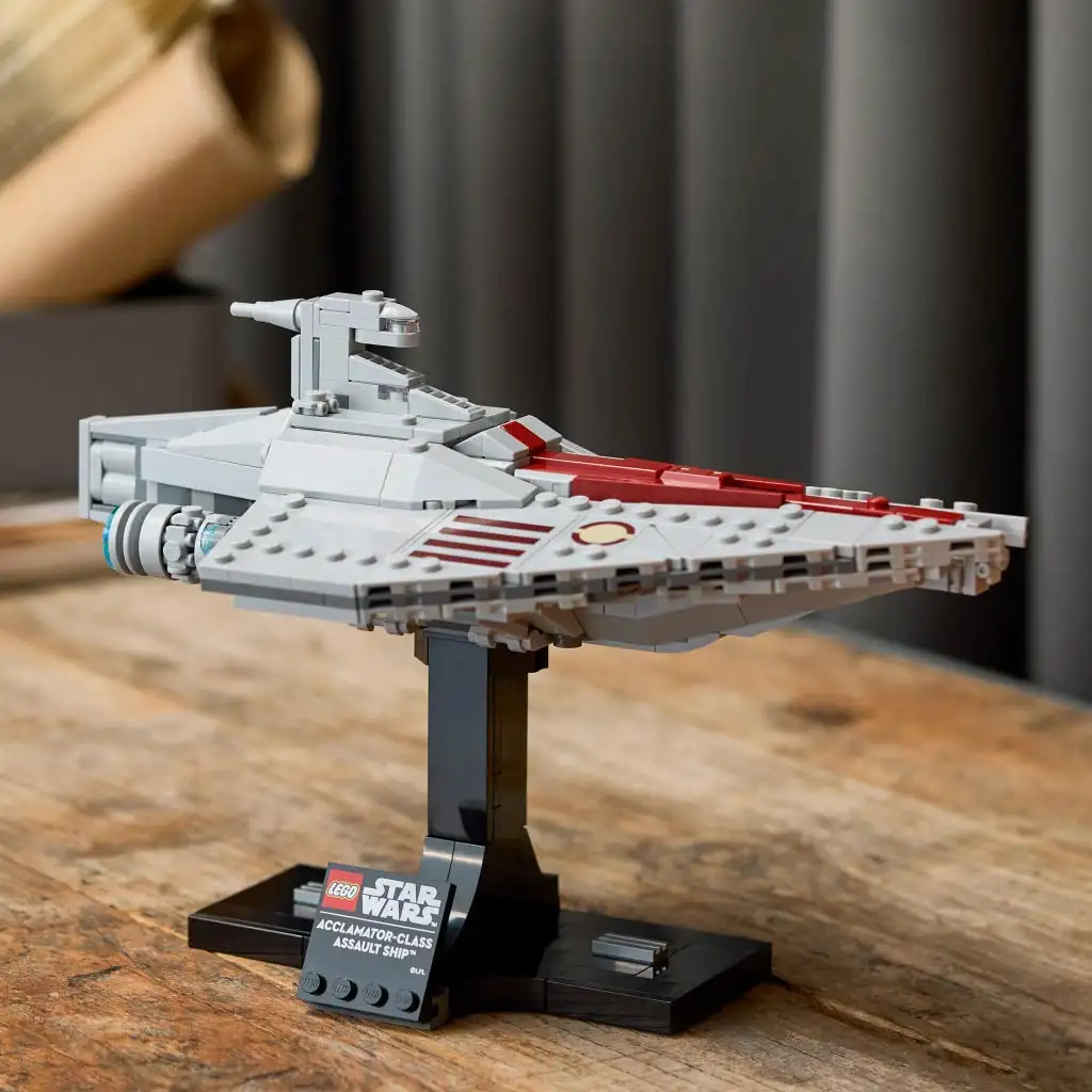 imagen de LEGO® Star Wars™: Nave de asalto de clase Acclamator™ (75404) 4