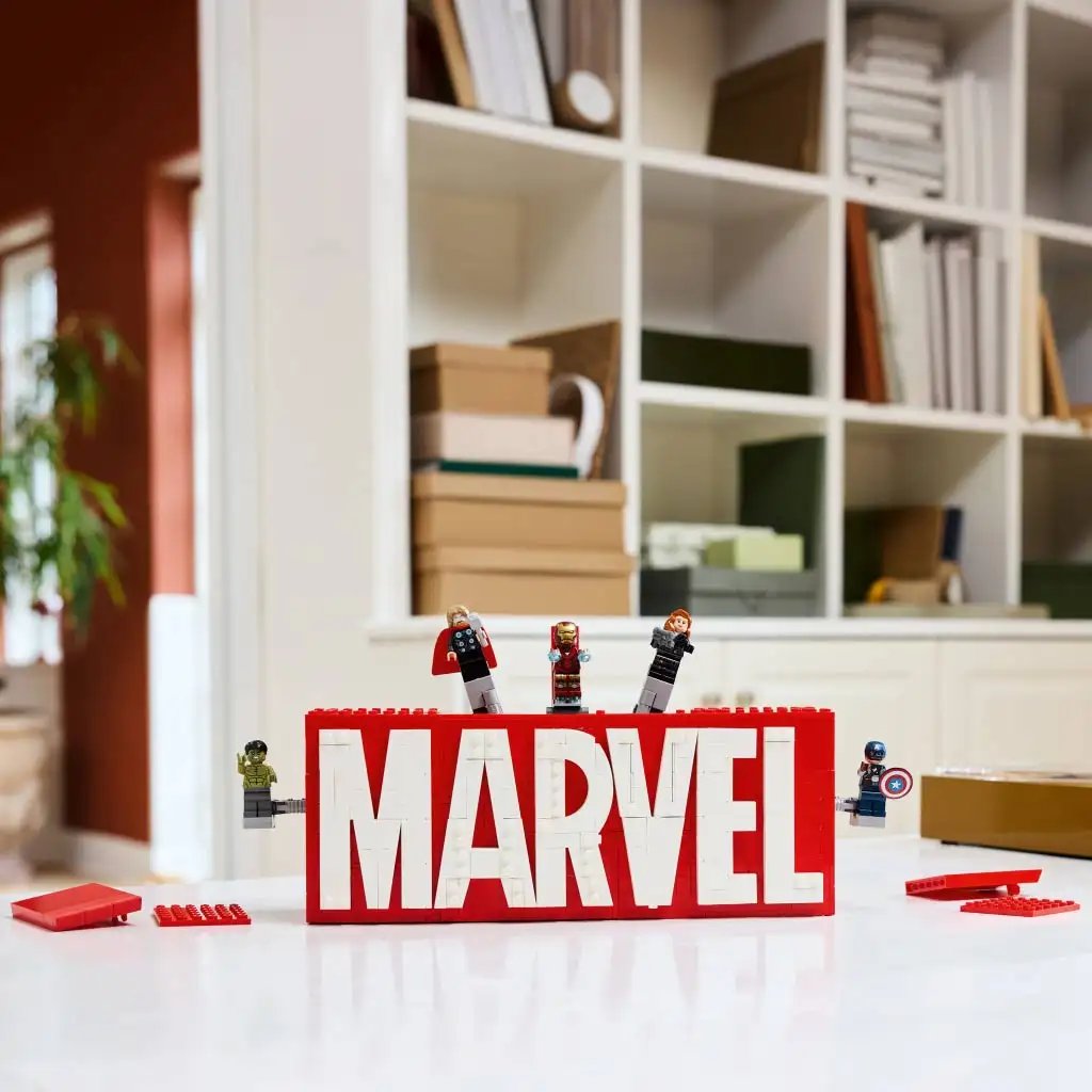 imagen de LEGO® Super Heroes: logotipo de MARVEL y minifiguras (76313) 3