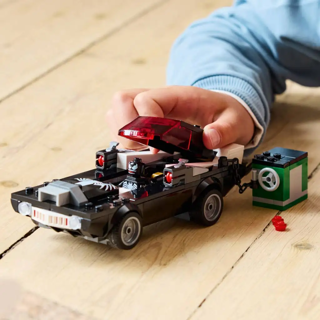 imagen de LEGO® Super Heroes: Marvel - El coche deportivo de Spider-Man vs. Venom (76309) 3