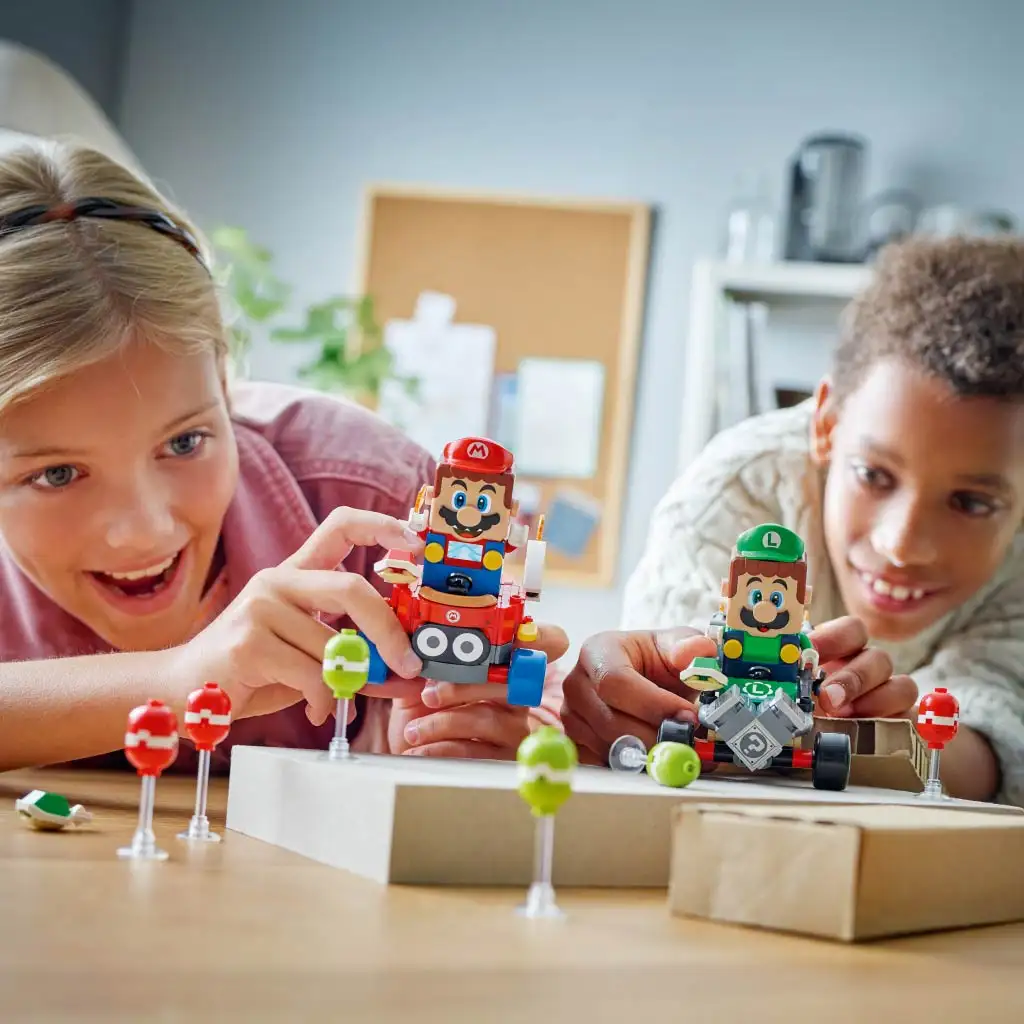 imagen de LEGO® Super Mario™: Mario Kart™ – Baby Mario y Baby Luigi (72034) 3