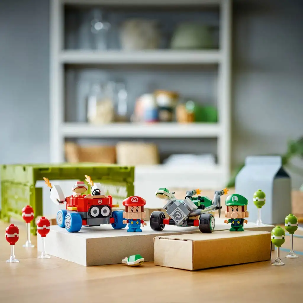imagen de LEGO® Super Mario™: Mario Kart™ – Baby Mario y Baby Luigi (72034) 4