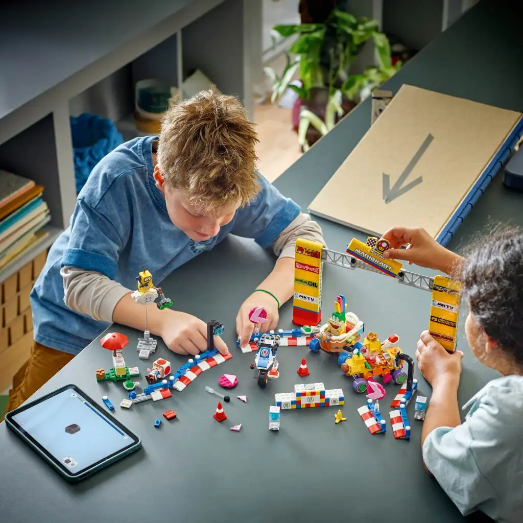 imagen de LEGO® Super Mario™: Mario Kart™ - Baby Peach y el set Grand Prix (72036) 3