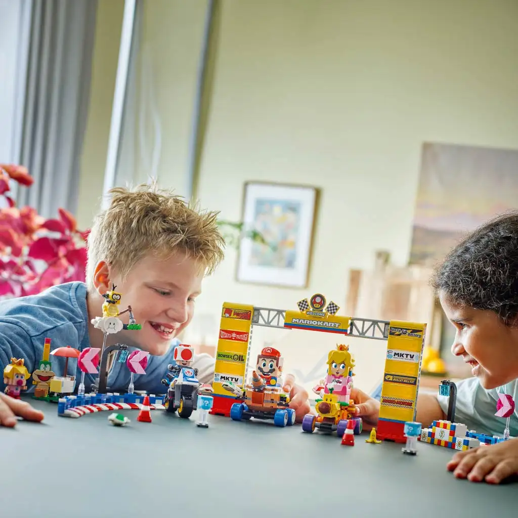 imagen de LEGO® Super Mario™: Mario Kart™ - Baby Peach y el set Grand Prix (72036) 4