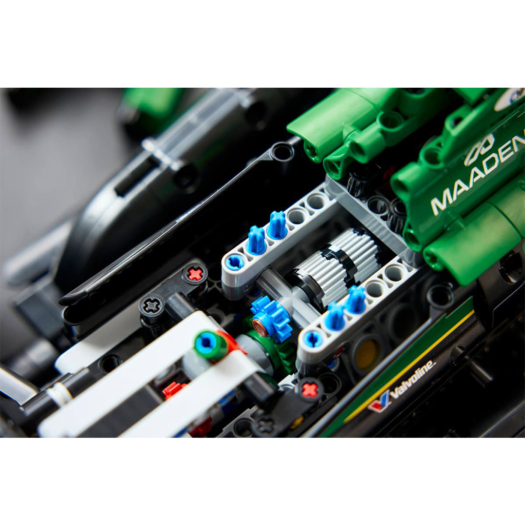 imagen de LEGO® Technic: Aston Martin Aramco AMR25 F1® coche (42240) 10