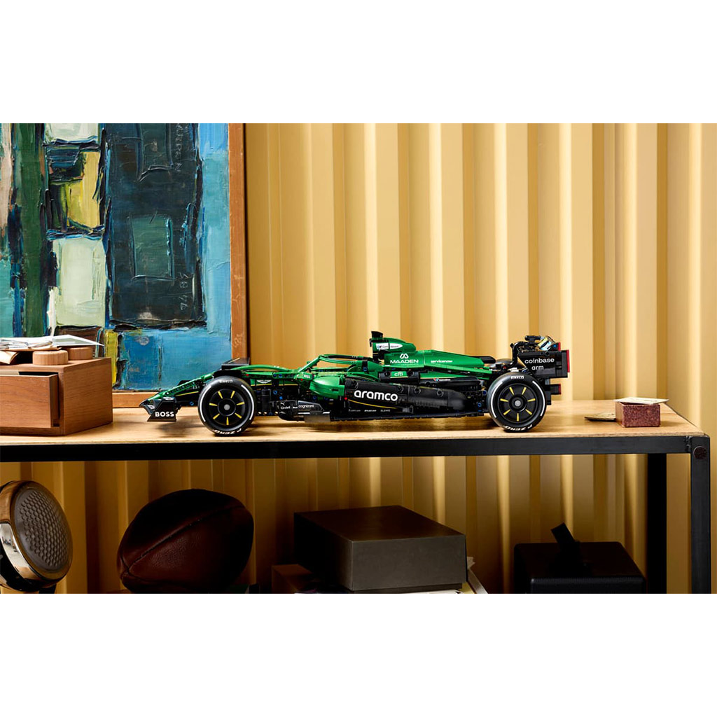 imagen de LEGO® Technic: Aston Martin Aramco AMR25 F1® coche (42240) 15