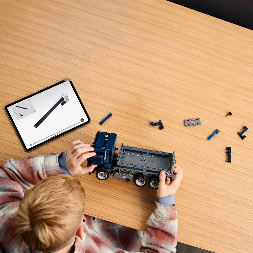 imagen de LEGO® Technic: Camión de volquete (42203) 3