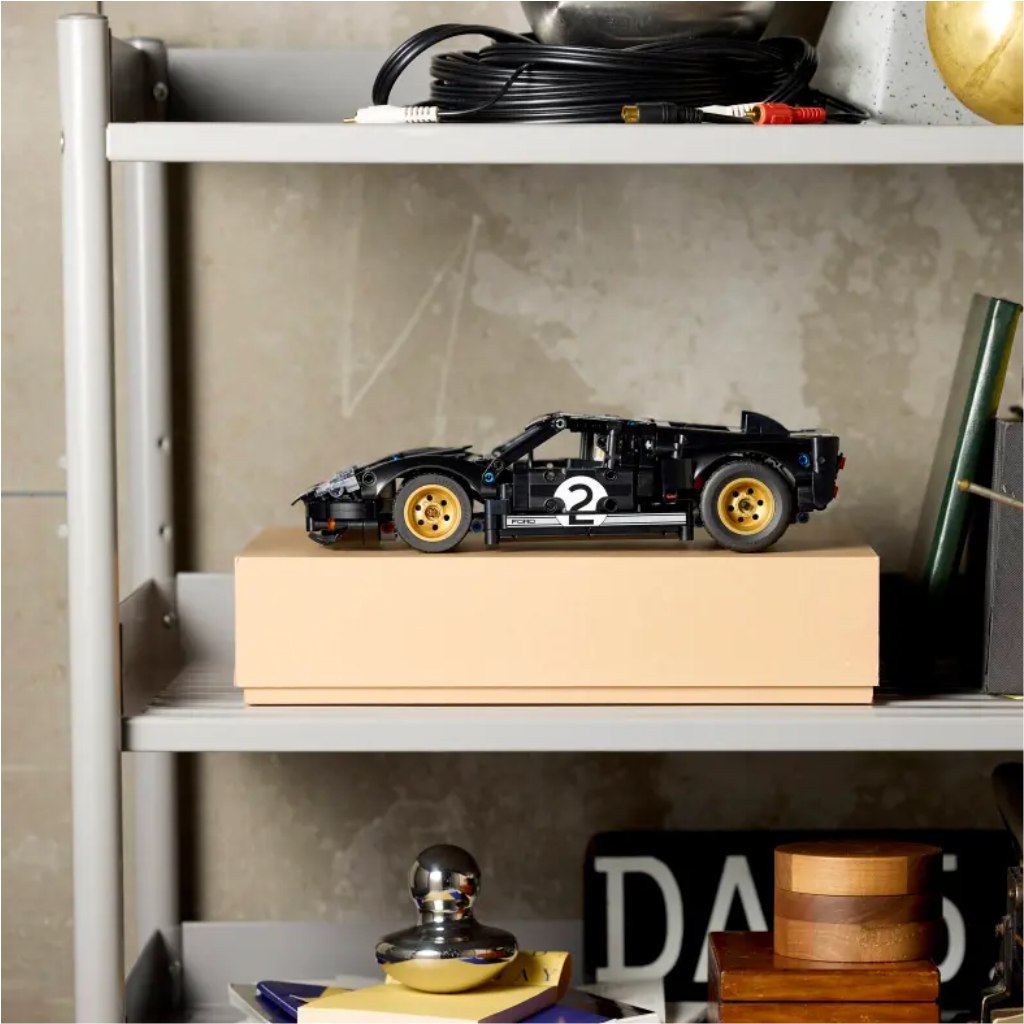 imagen de LEGO® Technic: coche de carreras Ford GT40 MKII de 1966 (42223) 5