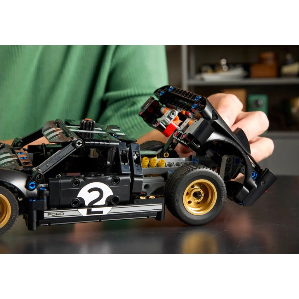 imagen de LEGO® Technic: coche de carreras Ford GT40 MKII de 1966 (42223) 6