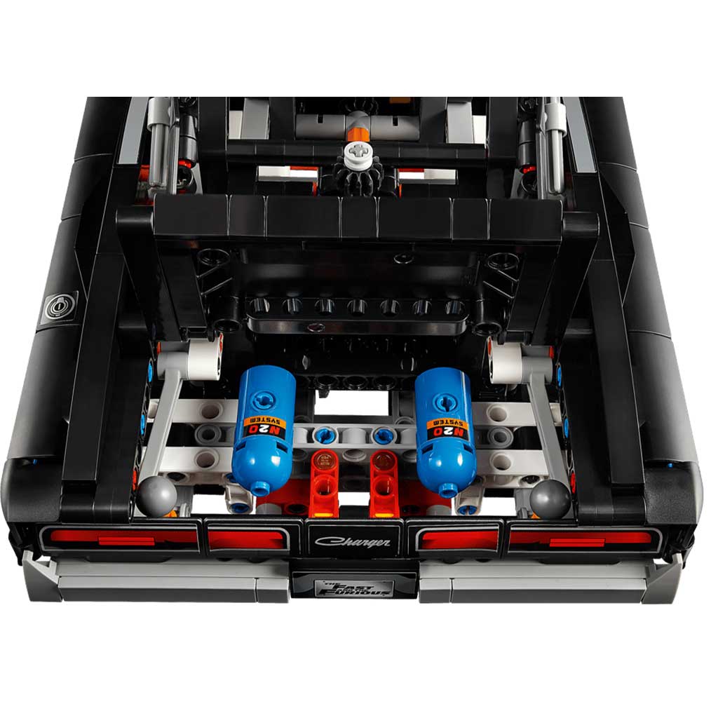 imagen de LEGO® Technic: Coche Dodge Charger R/T de Rápido y Furioso (42231) 4
