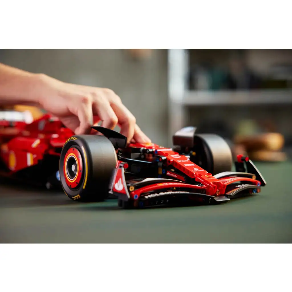 imagen de LEGO® Technic: Ferrari SF-24 F1 coche (42207) 4