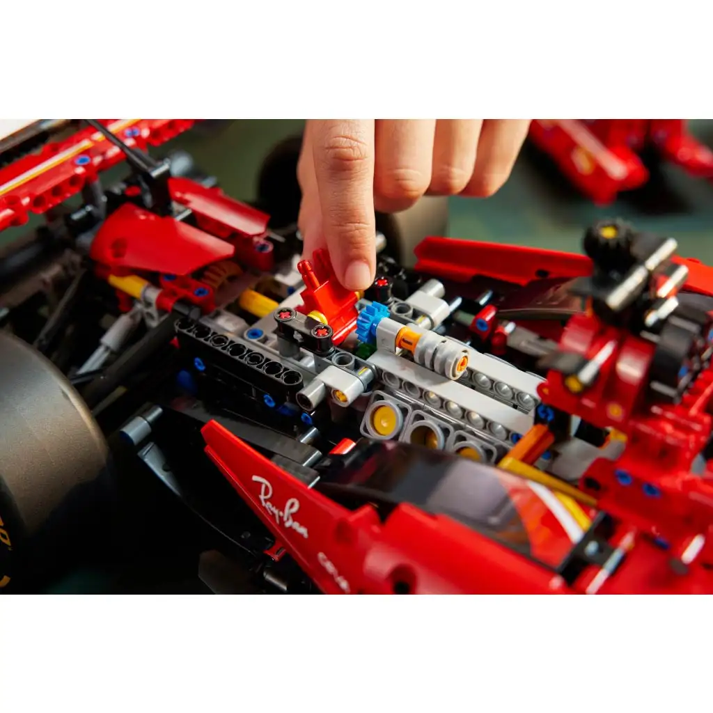 imagen de LEGO® Technic: Ferrari SF-24 F1 coche (42207) 5