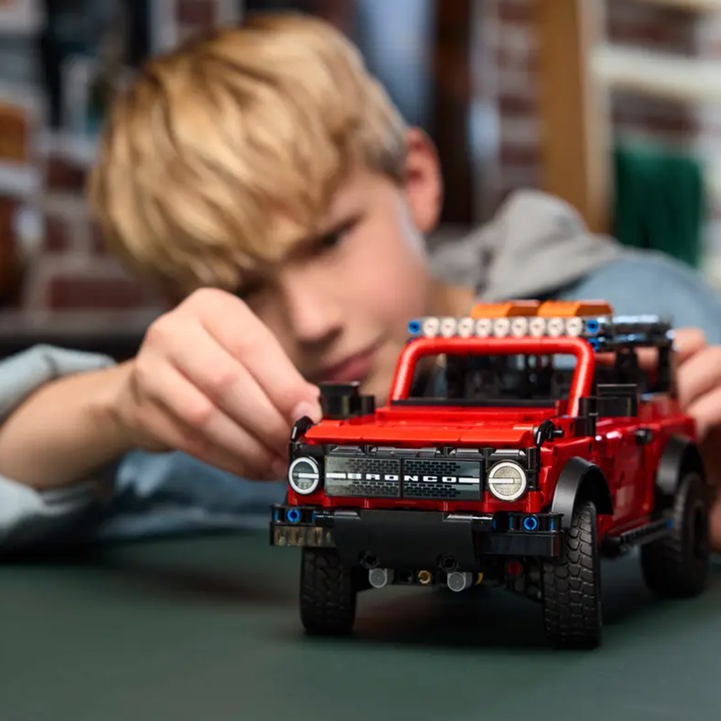 imagen de LEGO® Technic: Ford Bronco® SUV (42213) 6