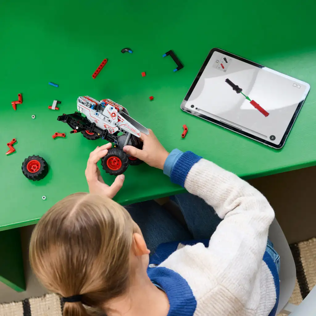 imagen de LEGO® Technic: Monster Jam™ ThunderROARus™ (42200) 4