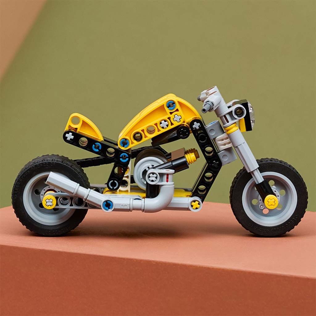 imagen de LEGO® Technic: Motocicleta amarilla (42225) 5
