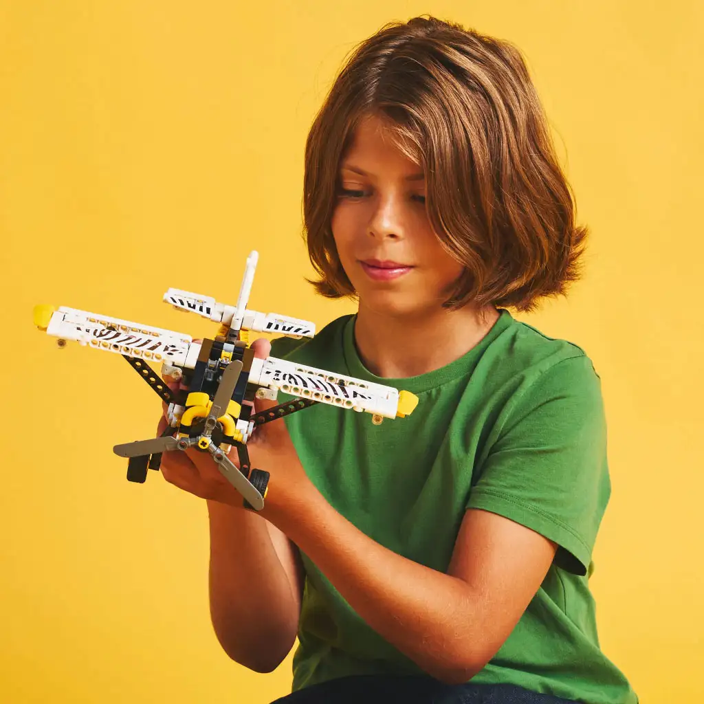 imagen de LEGO® Technic: Pequeño avión (42198) 3