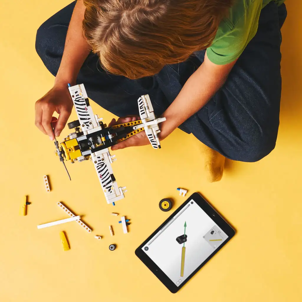imagen de LEGO® Technic: Pequeño avión (42198) 4