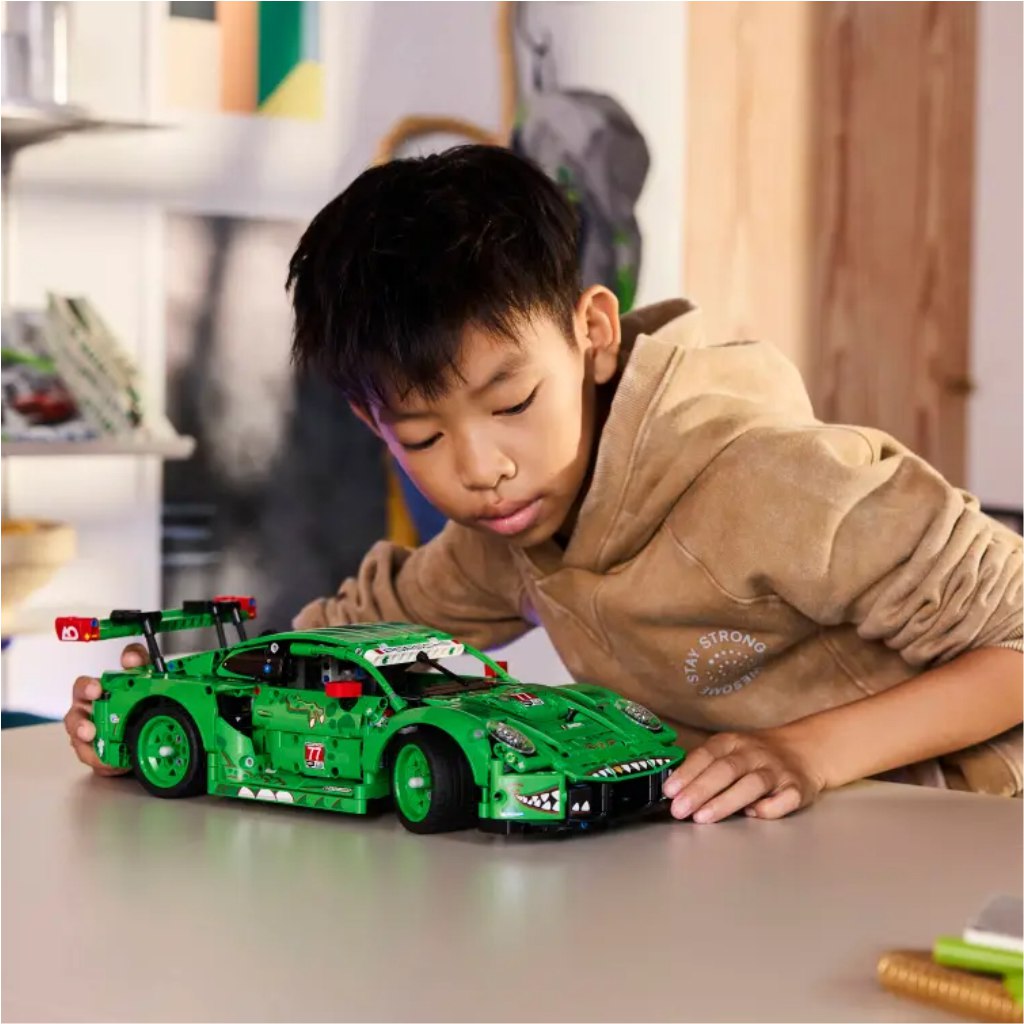 imagen de LEGO® Technic: Porsche 911 GT3 R REXY AO Racing coche (42224) 5
