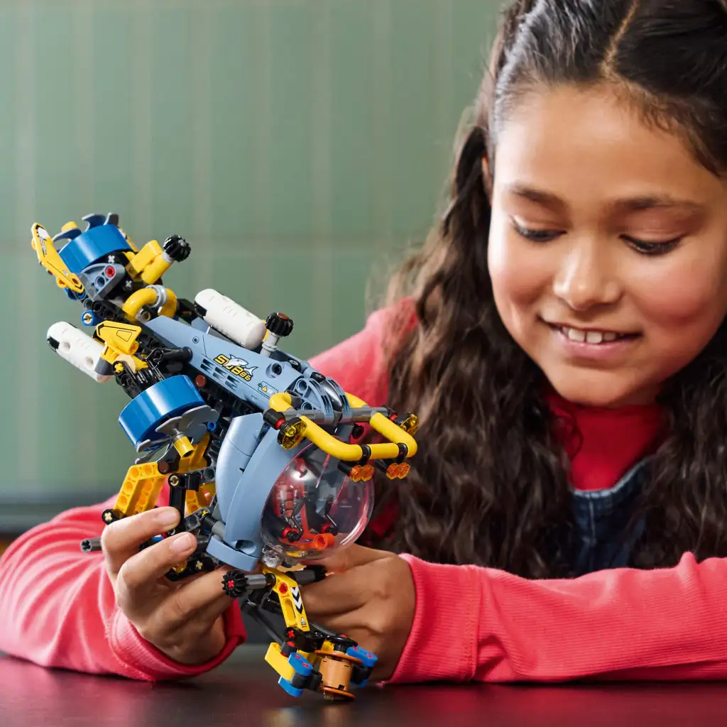 imagen de LEGO® Technic: Submarino de investigación de aguas profundas (42201) 4