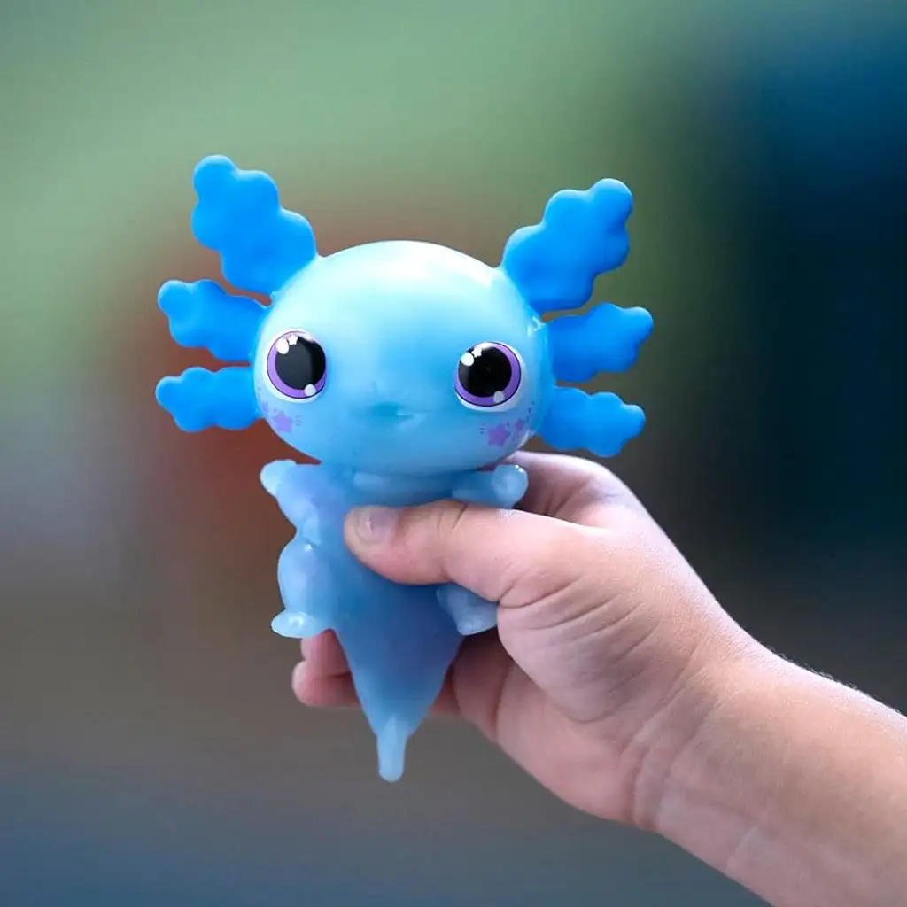 imagen de Let’s Glo Axolotl amigo acuático luminoso en color azul 3