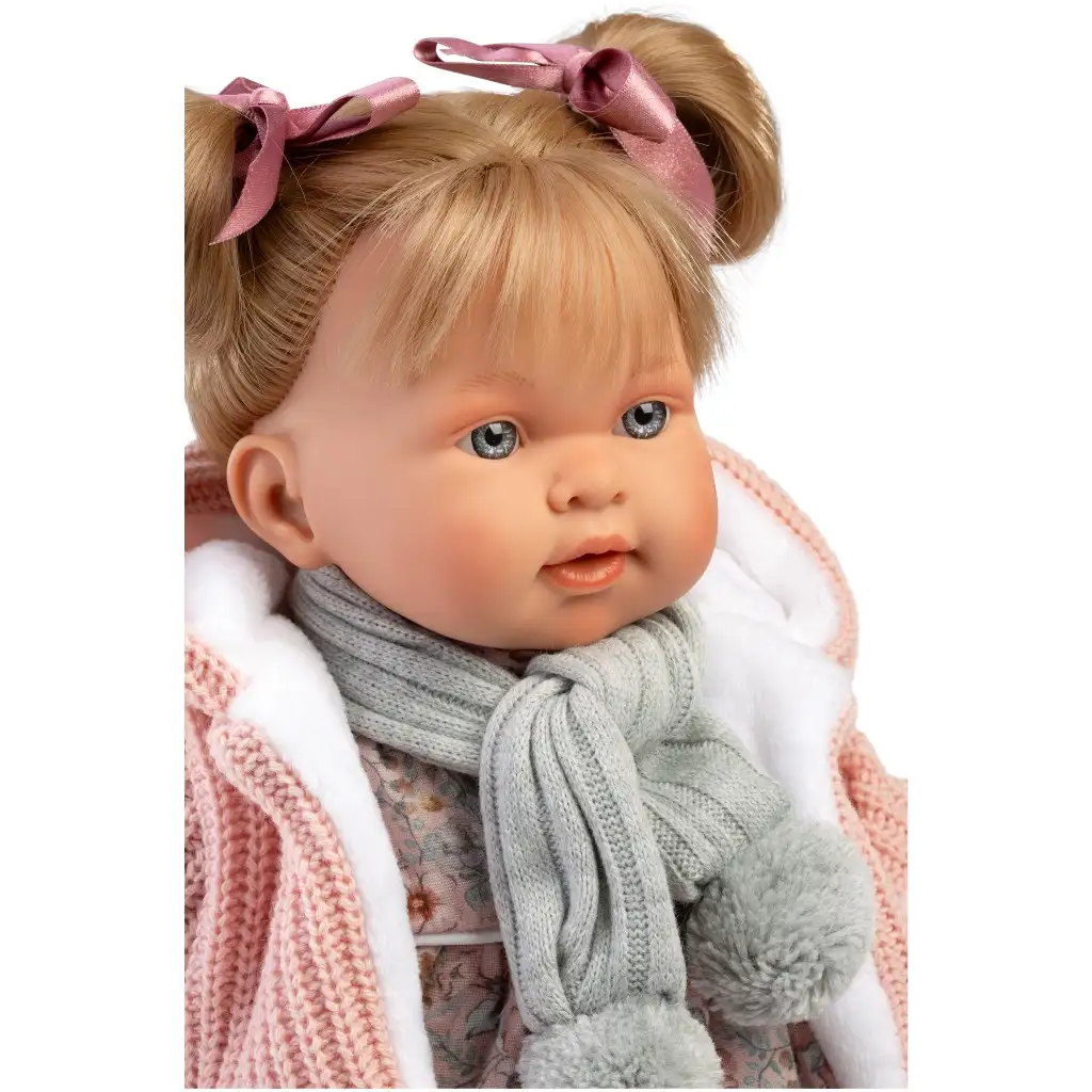 imagen de Llorens: Alexandra muñeca de 42 cm con sonido en abrigo de punto y bufanda 3