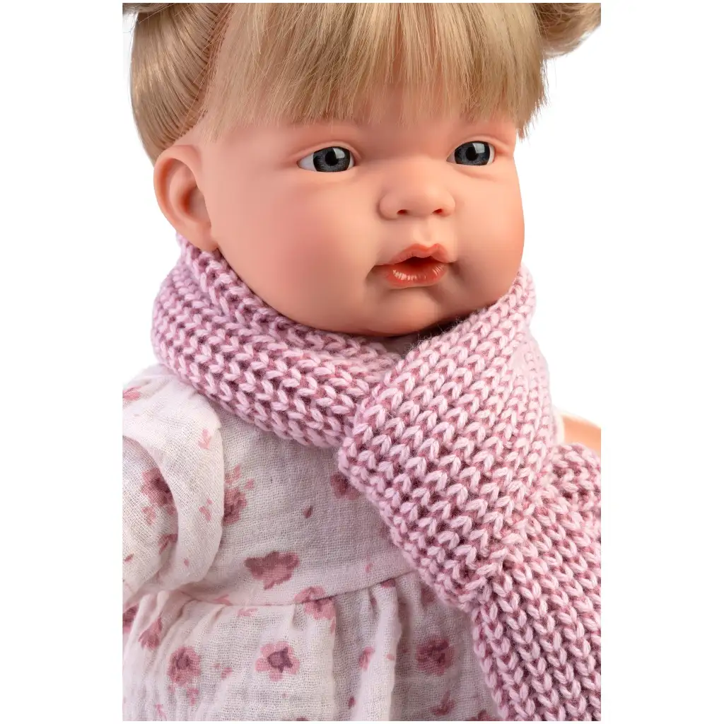 imagen de Llorens: Joelle muñeca de 38 cm con sonido en abrigo de punto y bufanda 3