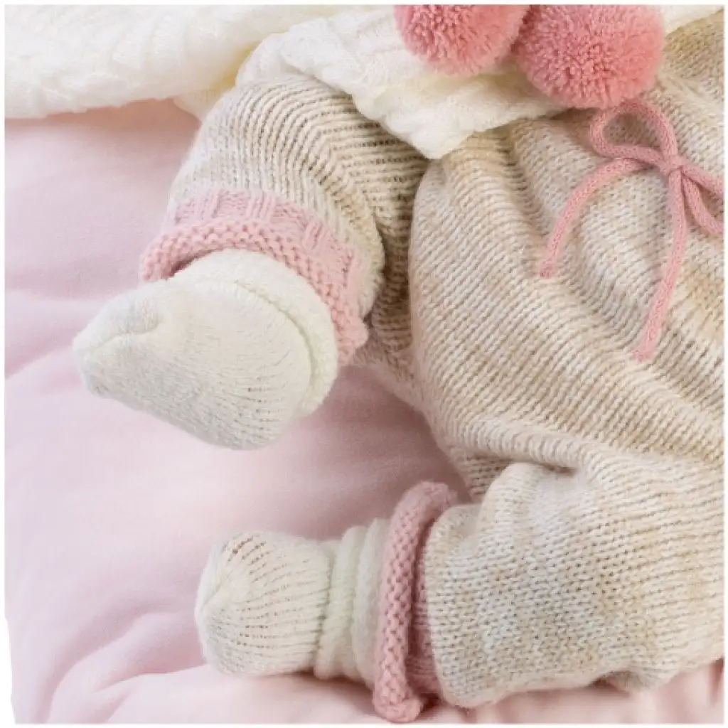 imagen de Llorens: Muñeca recién nacida realista de edición limitada con ropa de borlas de 42 cm 5