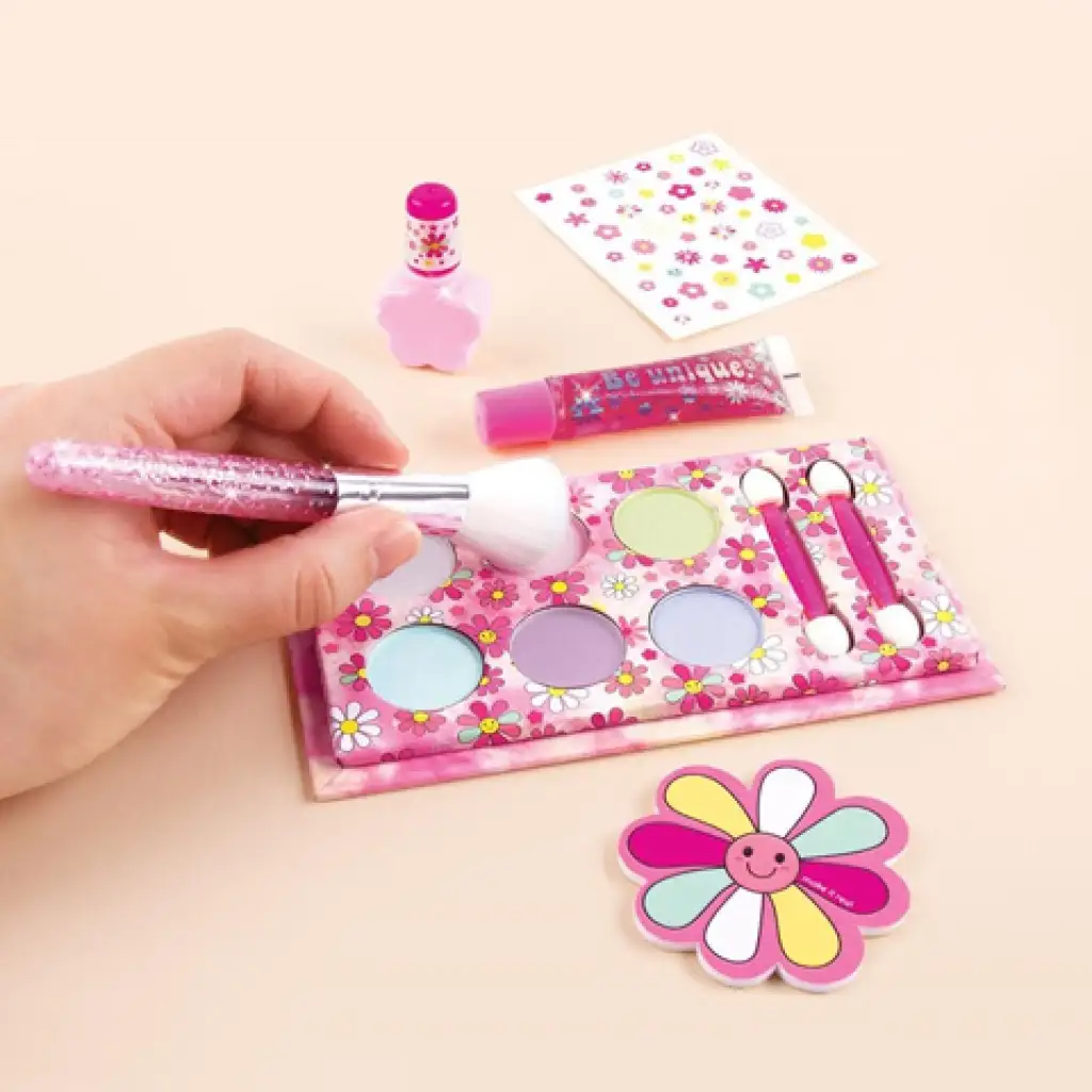 imagen de Make it Real: Blooming Beauty set de maquillaje floral 3