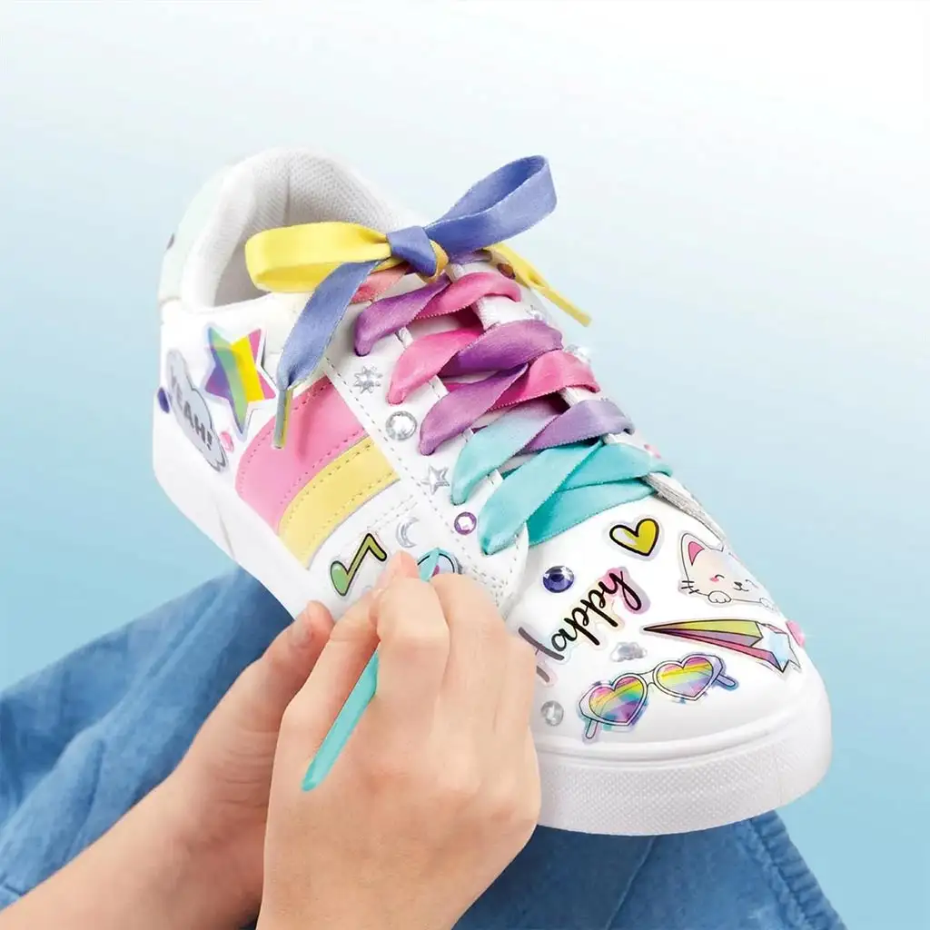 imagen de Make It Real: Sticker Chic Decoración de Zapatos - La Moda del Camino Arcoíris 4