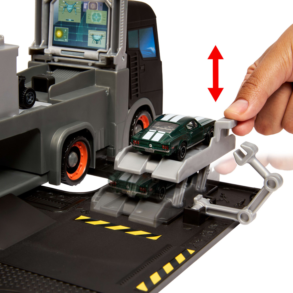 imagen de Matchbox A película: 2 en 1 camión de transporte Mercedes y set de pista transformable – Mattel 2