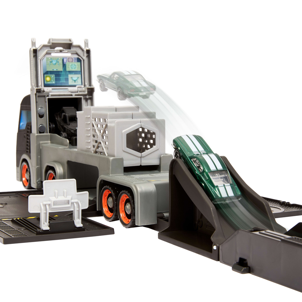 imagen de Matchbox A película: 2 en 1 camión de transporte Mercedes y set de pista transformable – Mattel 5