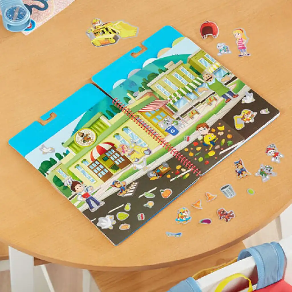 imagen de Melissa & Doug: Patrulla Canina Cuaderno de Pegatinas Reutilizables 3