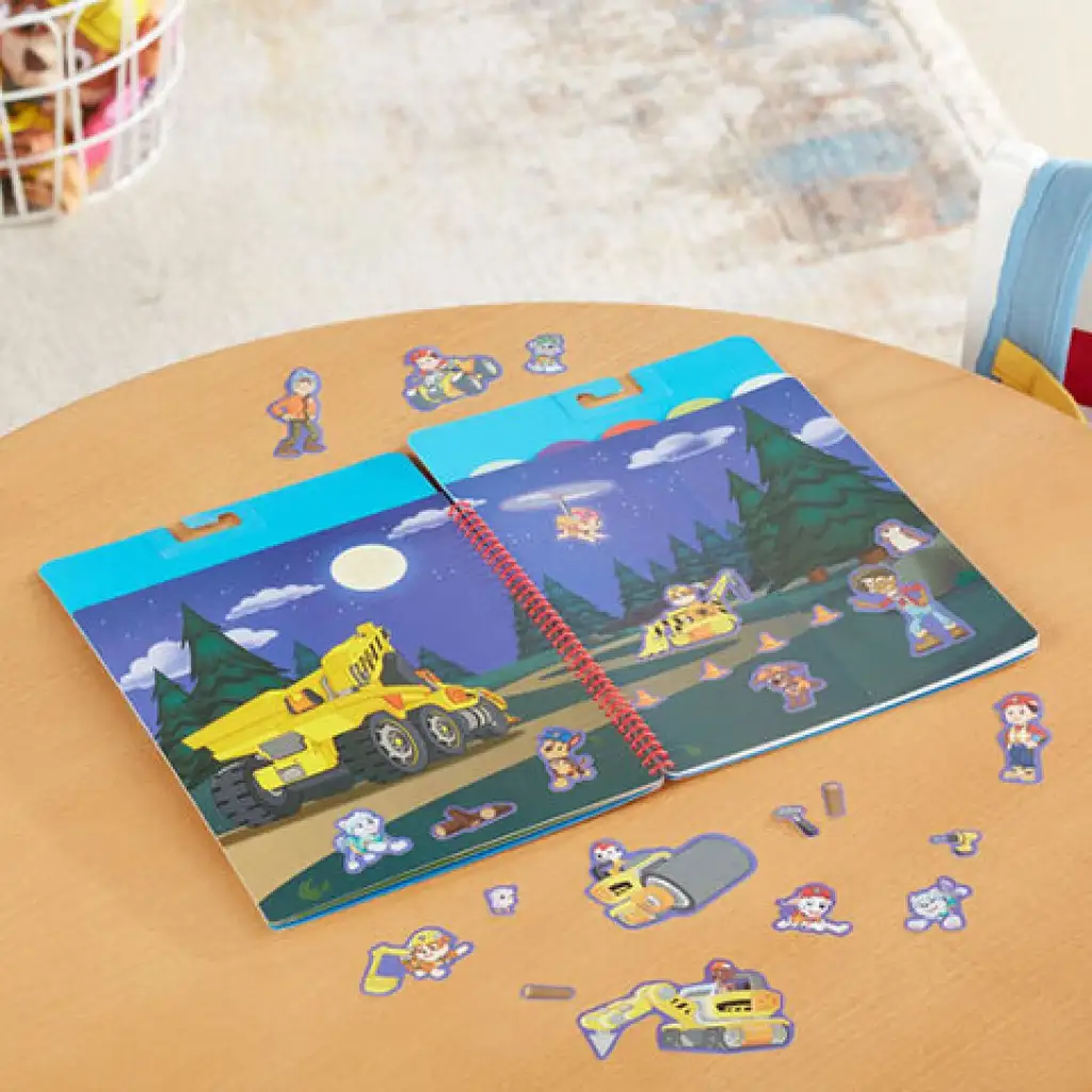 imagen de Melissa & Doug: Paw Patrol Ultimate Rescue cuaderno de pegatinas reutilizables 3