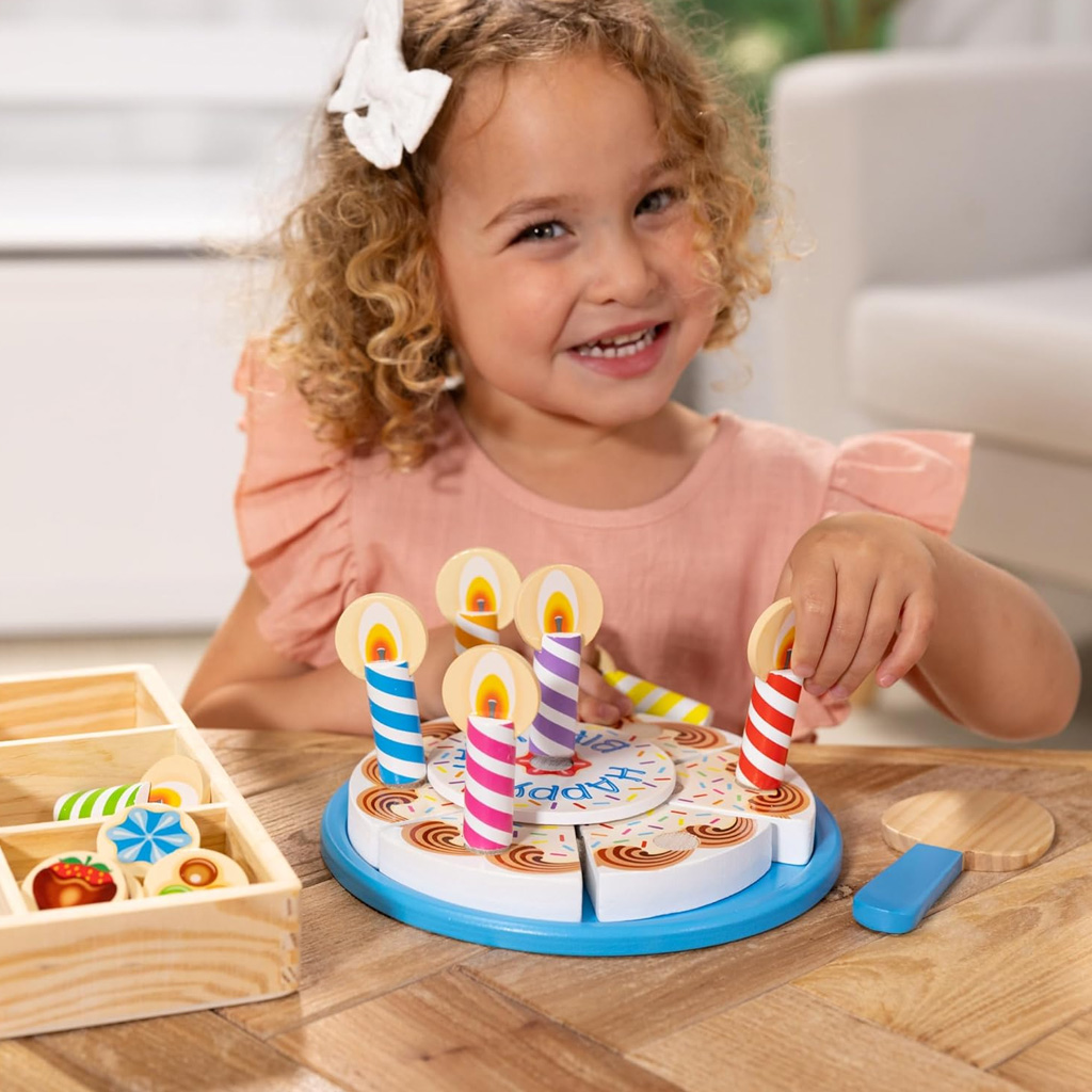 imagen de Melissa&Doug: Juego de pastel de cumpleaños de madera - Spin Master 3